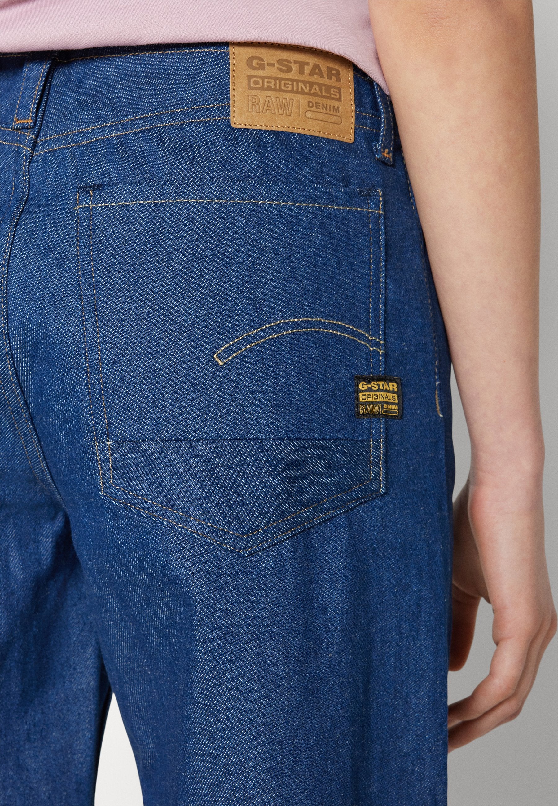 JUDEE LOOSE CUT WAISTBAND Media 6