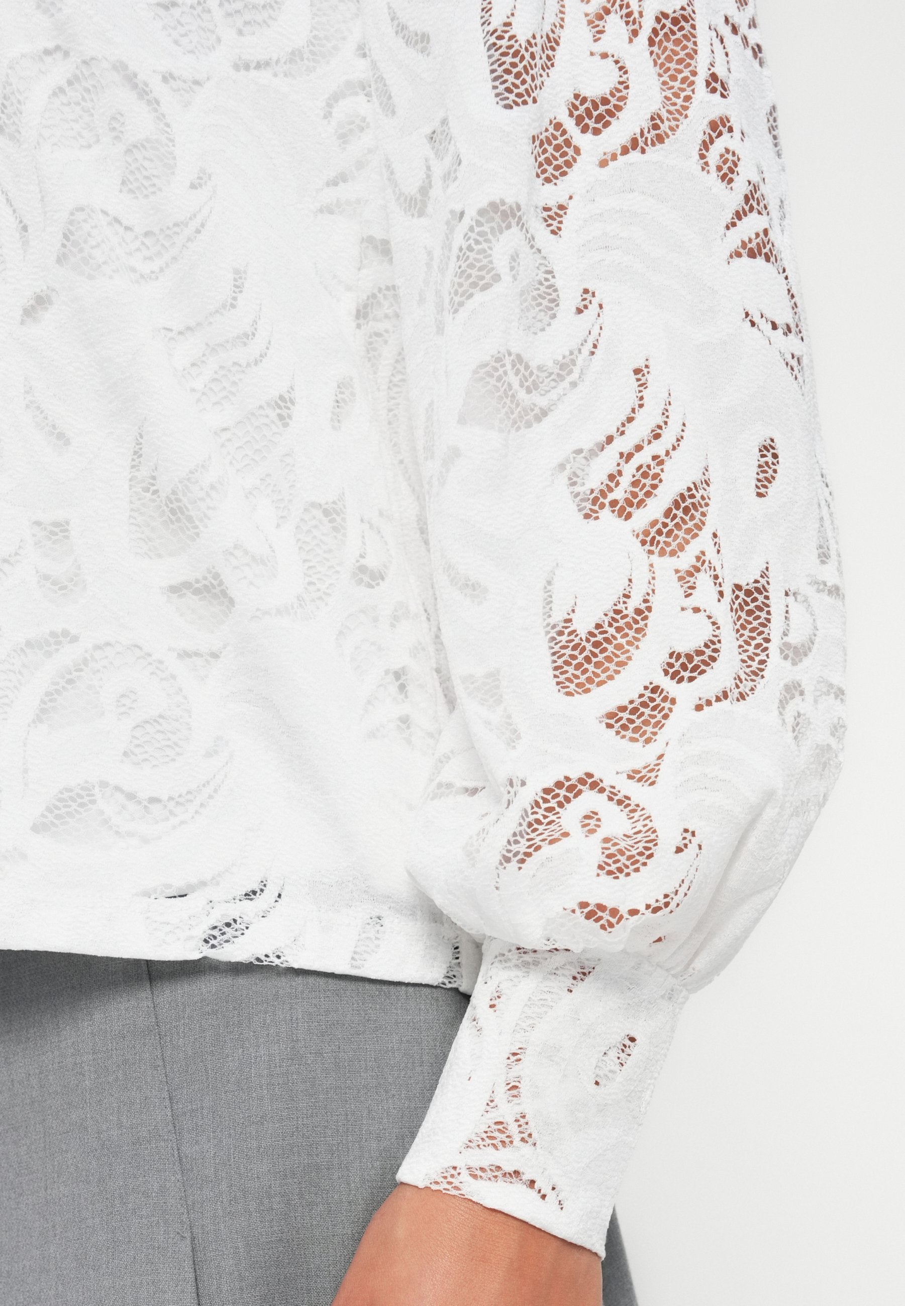 VILA VISTASIA V NECK