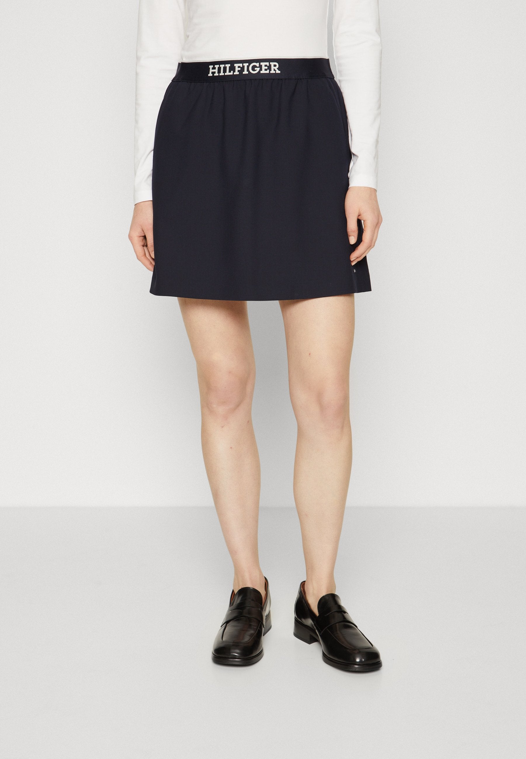 SHORT SKIRT Media 3