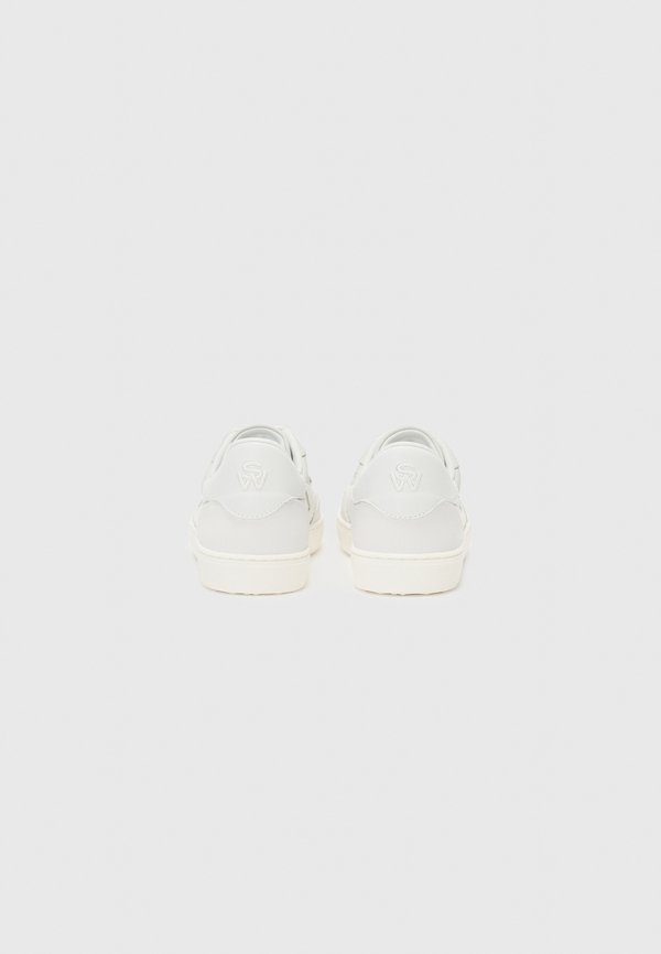 Stuart Weitzman RUNAROUND