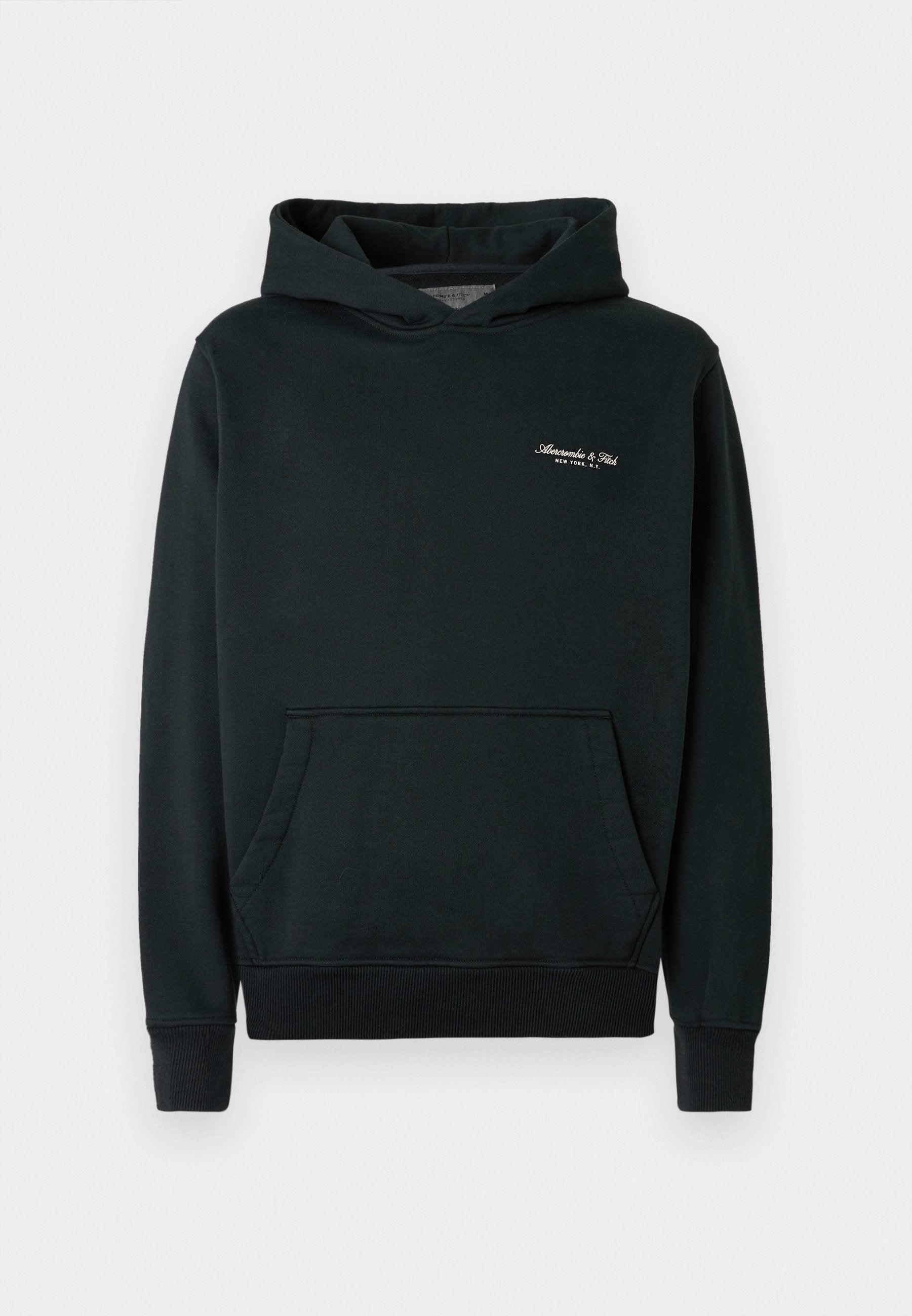 Dunkelgrüner Hoodie aus weichem Stoff, mit einer Vordertasche und gerippten Bündchen sowie Saum. Kleines weißes Logo auf der Brust.