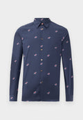 Navyblaue Baumwollbluse mit langen Ärmeln, die mit kleinen roten und weißen Sternmustern sowie braunen Knöpfen versehen ist. Klassisches Kragen-Design.