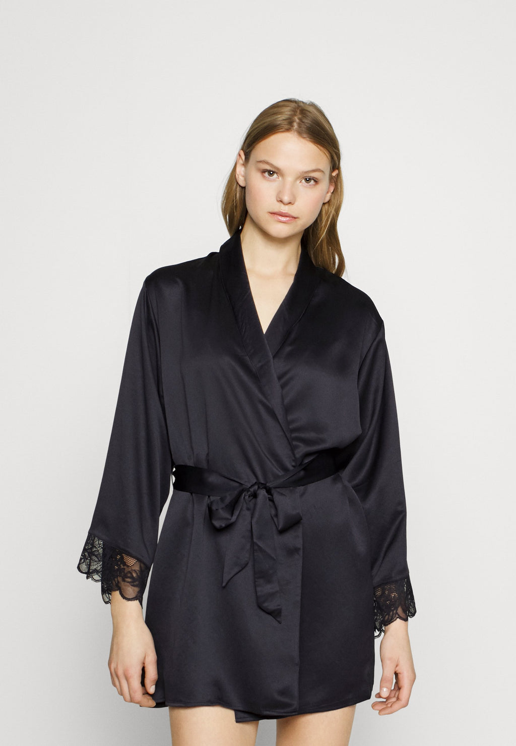 Chantelle MIDNIGHT FLOWERS OVER KIMONO