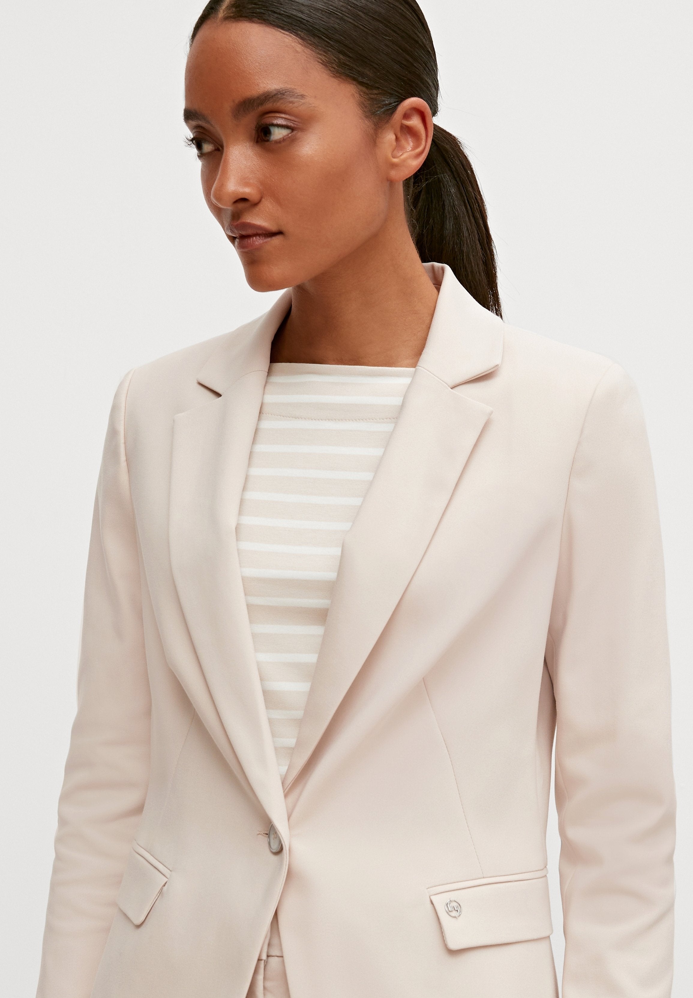 comma Blazer Media 6