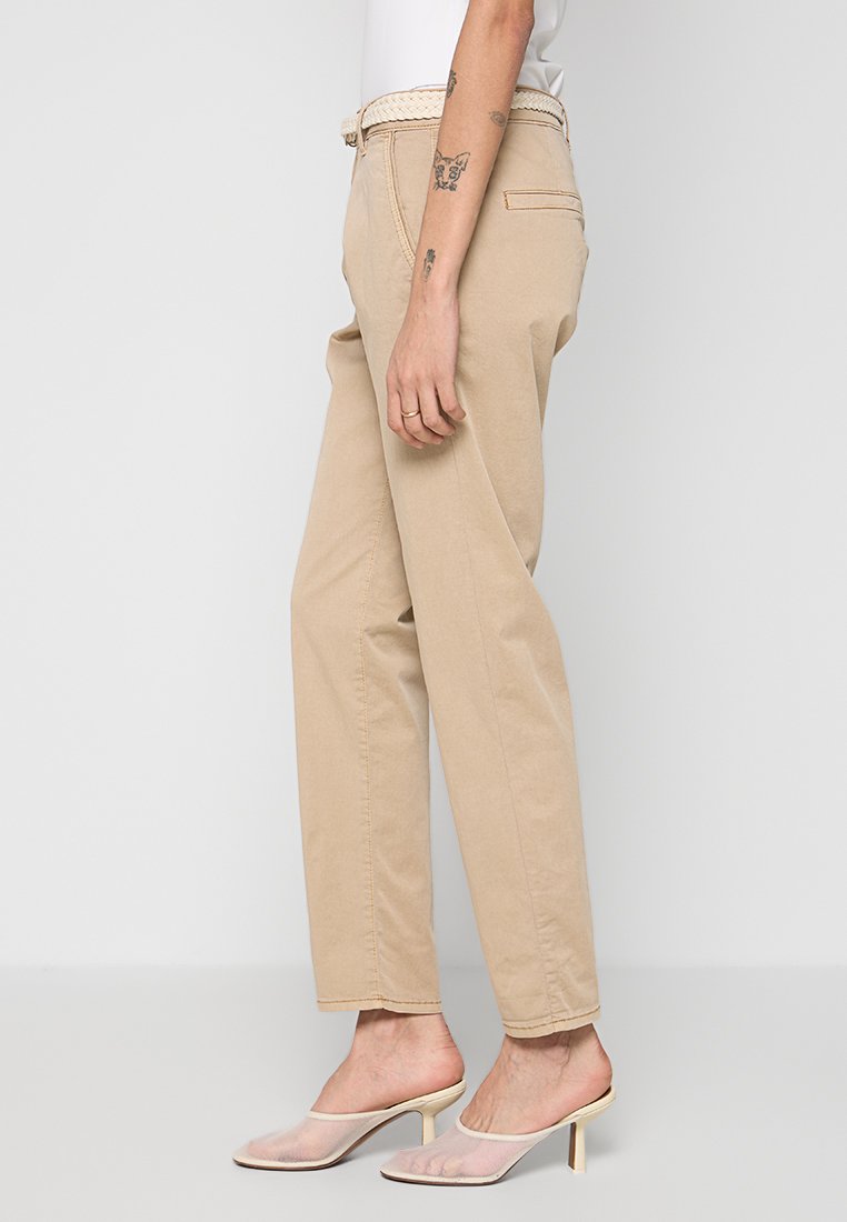 REGULAR FIT Media 2