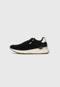 Schwarze Sport-Sneaker mit einem gestrickten Obermaterial, goldenen Akzenten, einer weißen Zwischensohle und einem strukturierten schwarzen und silbernen Fersenelement.
