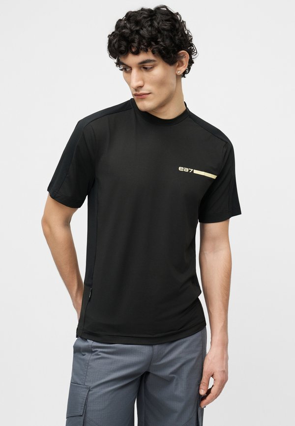 EA7 Emporio Armani TRAIN LOGO SERIES TEE