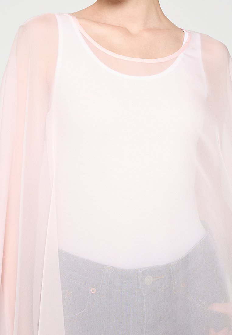 comma Cape Media 3