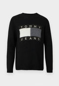 Schwarzer Strickpullover mit rundem Ausschnitt, ausgestattet mit einem zentralen Logo in weißen und grauen rechteckigen Blöcken sowie gerippten Bündchen und Saum.