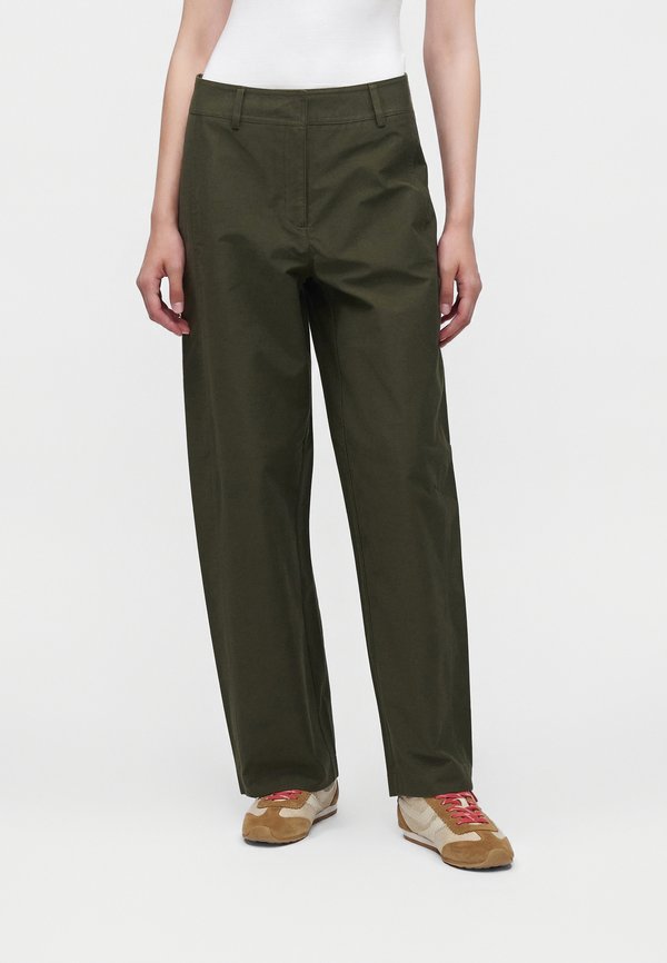 Vero Moda VMSOFIA BARREL PANT - Trousers - forest night