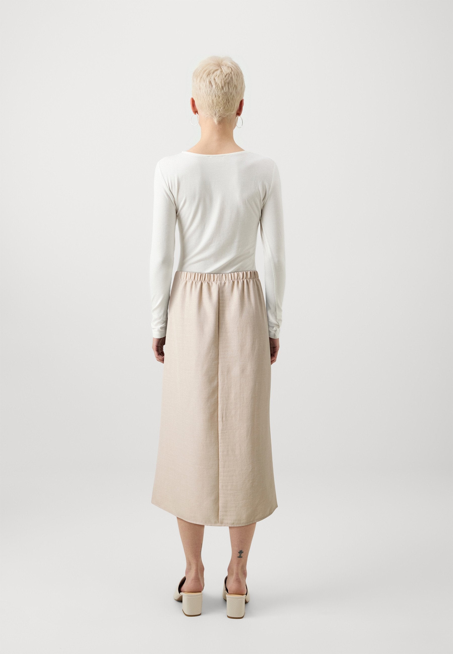 ONLAMAHLE MIDI STRING SKIRT  Media 4
