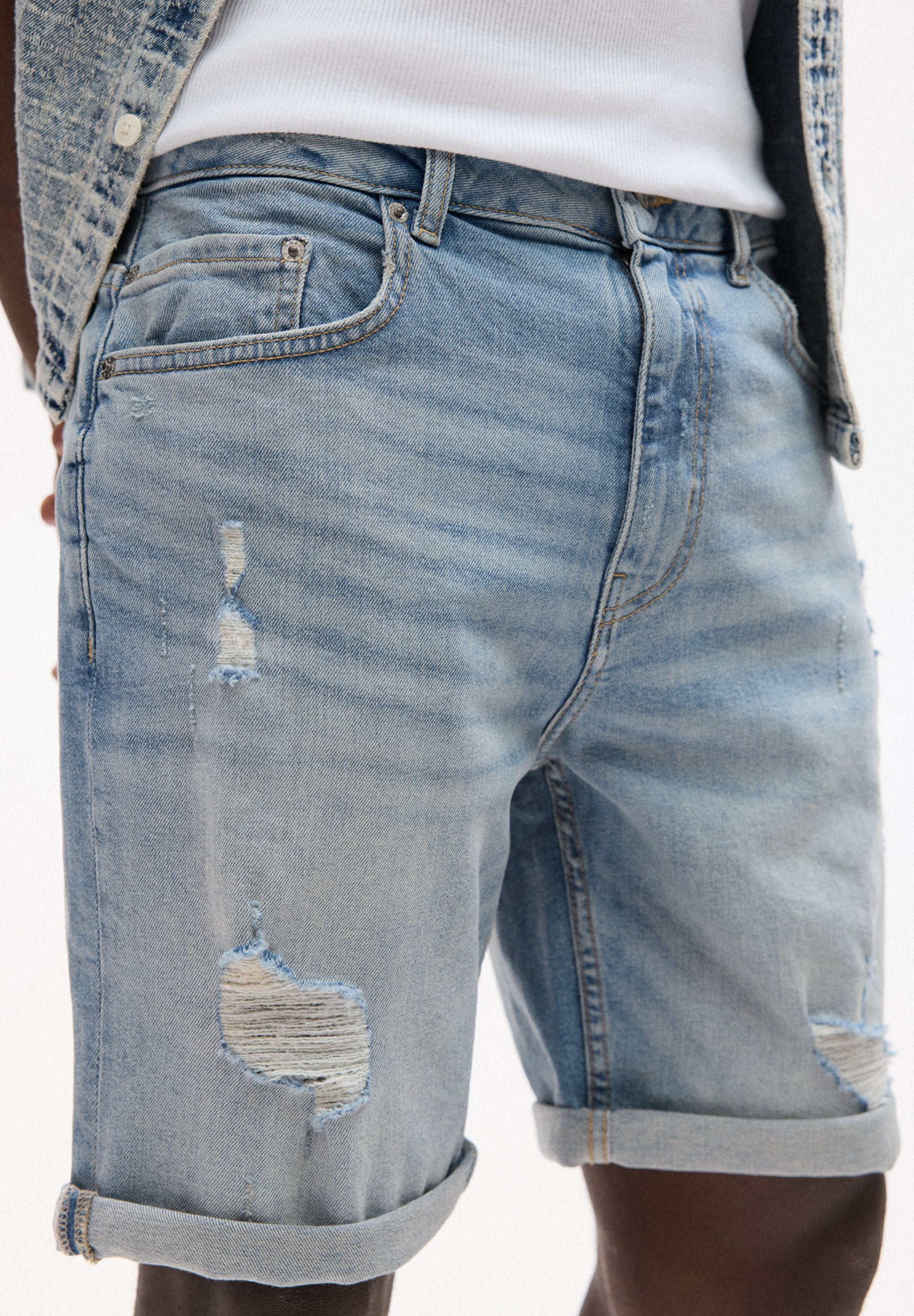 PULL&BEAR RIPPED BERMUDA