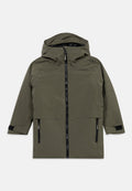 Olivgrüne wasserdichte Jacke mit Kapuze, durchgehendem Reißverschluss, verstellbaren Manschetten und seitlichen Taschen. Verfügt über eine glatte Textur und minimales Branding.