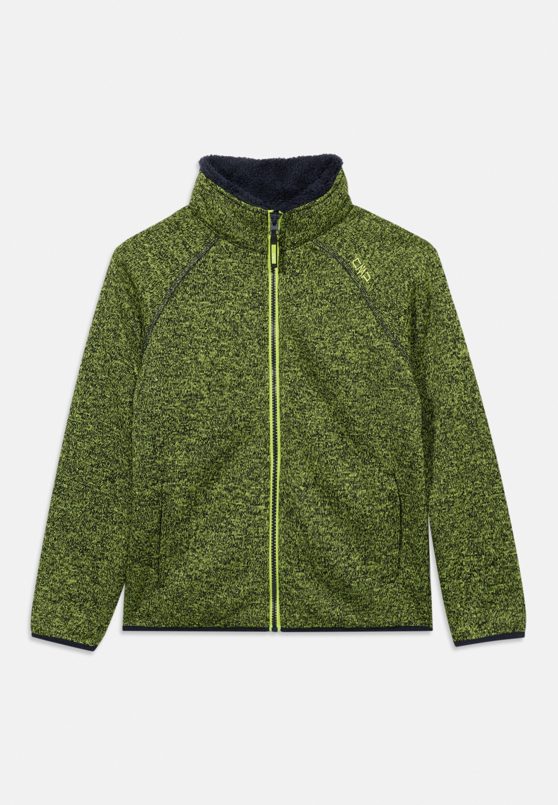 Grüne Jacke mit Reißverschluss und strukturiertem, gestricktem Design, mit schwarzen Akzenten und einem hohen Kragen, der mit marineblauem Fleece gefüttert ist.