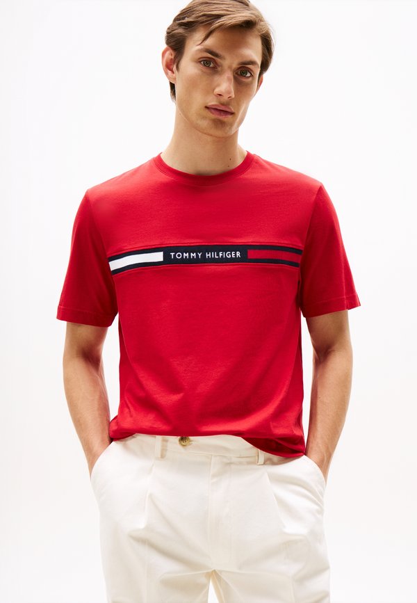 Tommy Hilfiger HILFIGER CHEST INSERT TEE - Print T-shirt - medium red