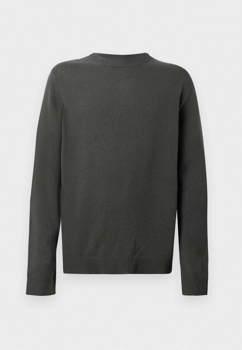 ISAK SWEATER Media 1