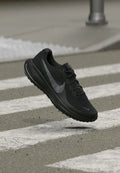 Nike Performance REVOLUTION 8 PRINT - Road running shoes - black/white/dark smoke grey/iron grey