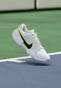 Nike Performance NIKE GP CHALLENGE PRO - Multicourt tennis shoes - white/black/pure platinum-coloured/volt