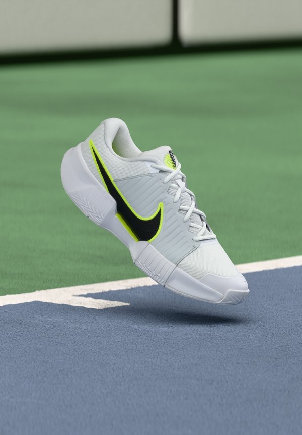 Nike Performance NIKE GP CHALLENGE PRO - Multicourt tennis shoes - white/black/pure platinum-coloured/volt