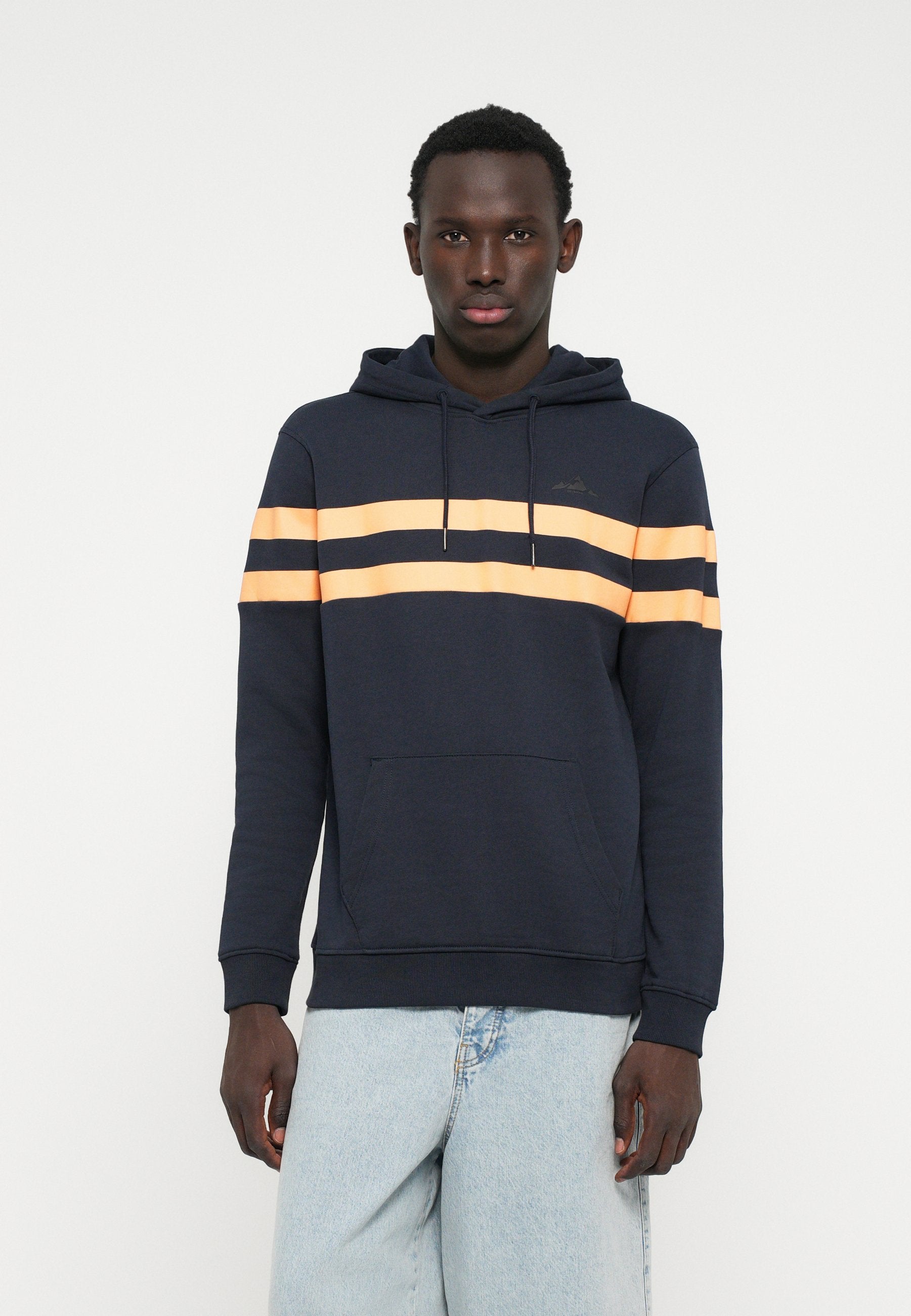ONSTHOR HOOD Media 3