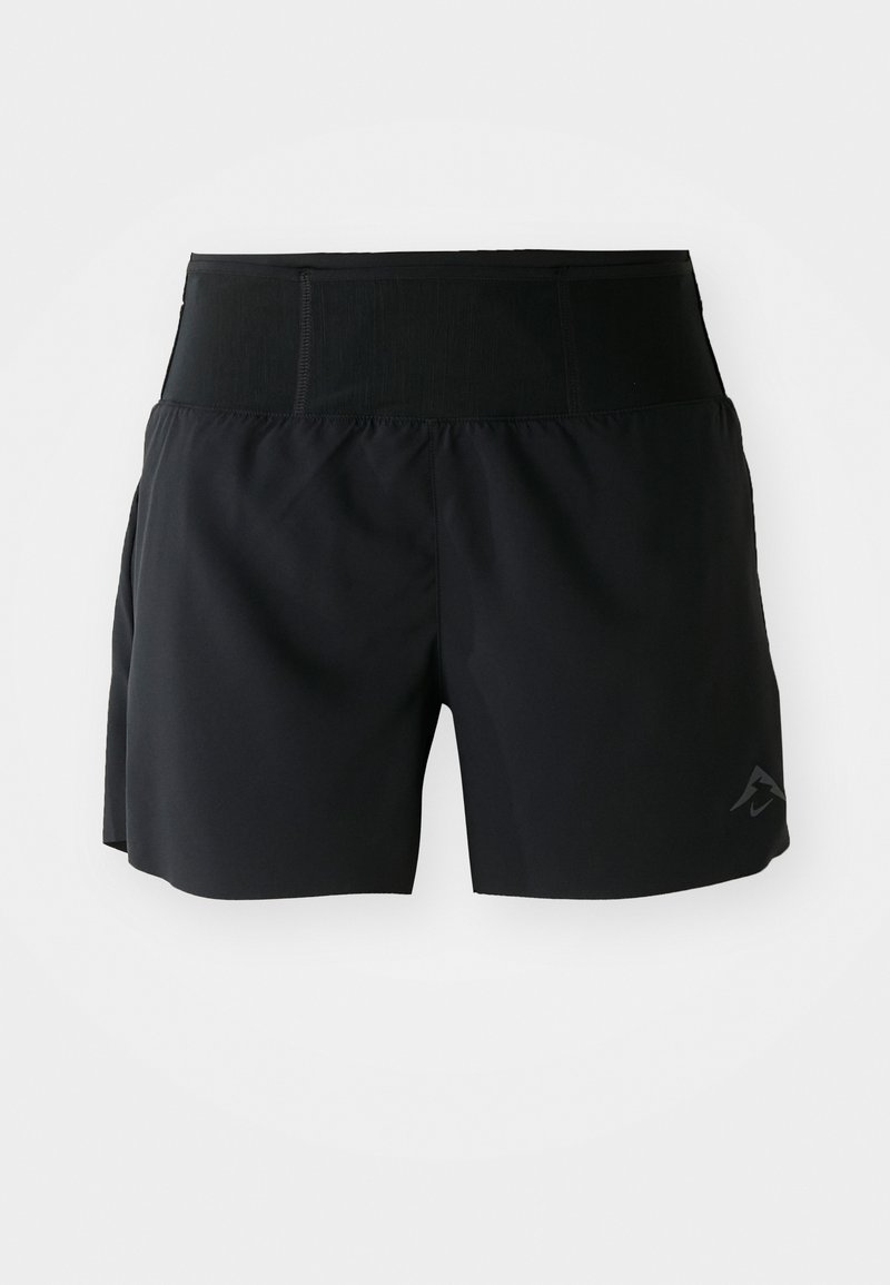 Schwarze Sportshorts mit einem breiten elastischen Bund, leichtem Material und einem dezenten Logo-Detail am unteren rechten Bein.