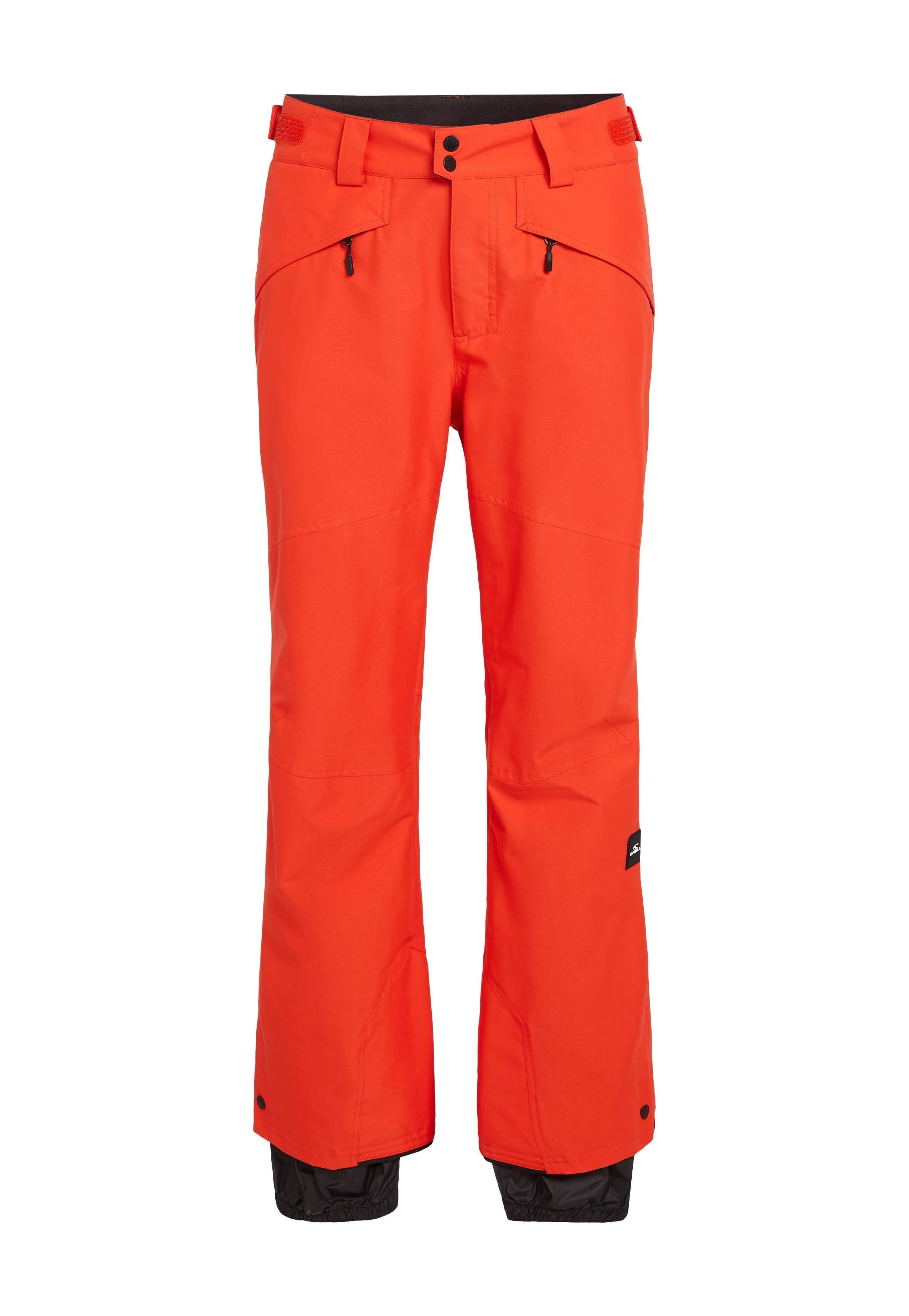 Helle orange wasserdichte Schneehosen mit geradem Schnitt, verstellbarem Bund und schwarzen Akzenten an den Säumen und Taschen.