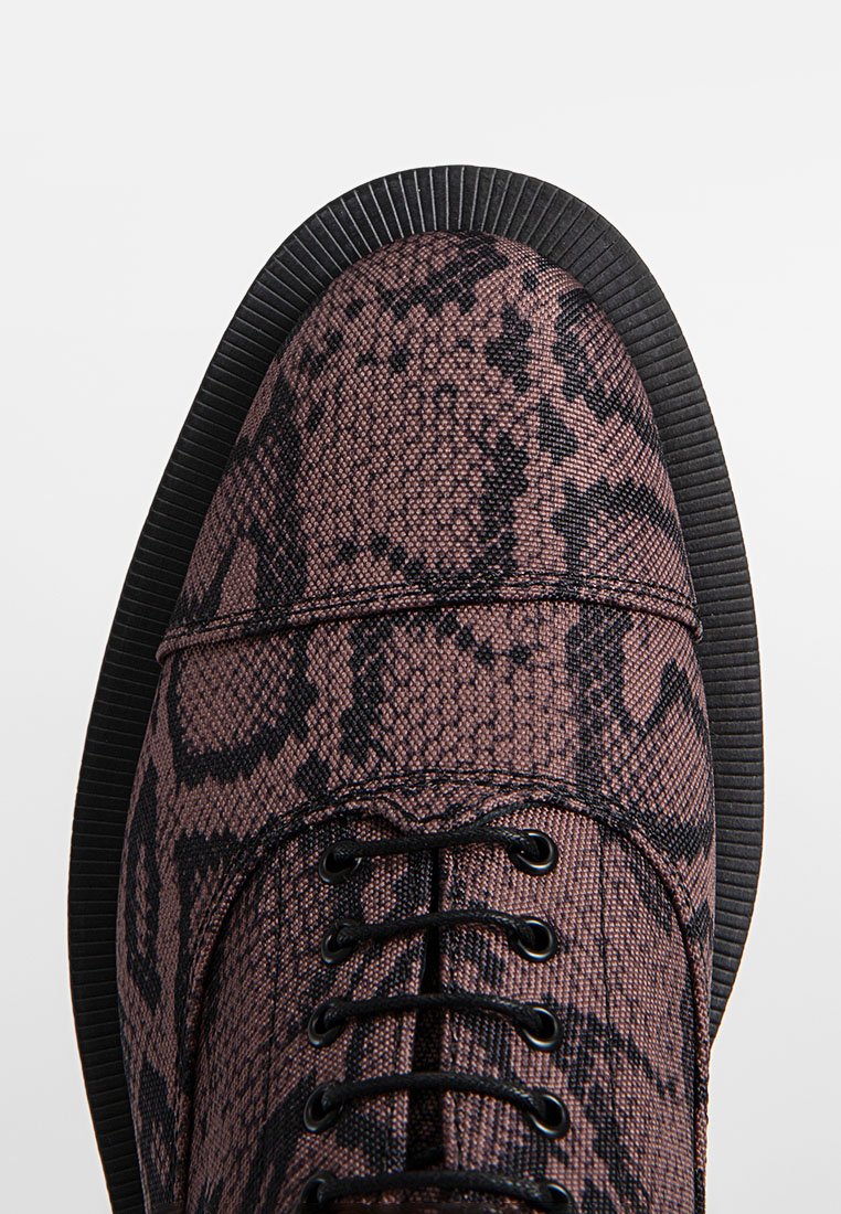Clarks CUR