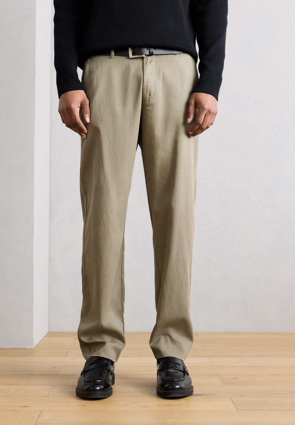 TAILORED PANTS Media 3