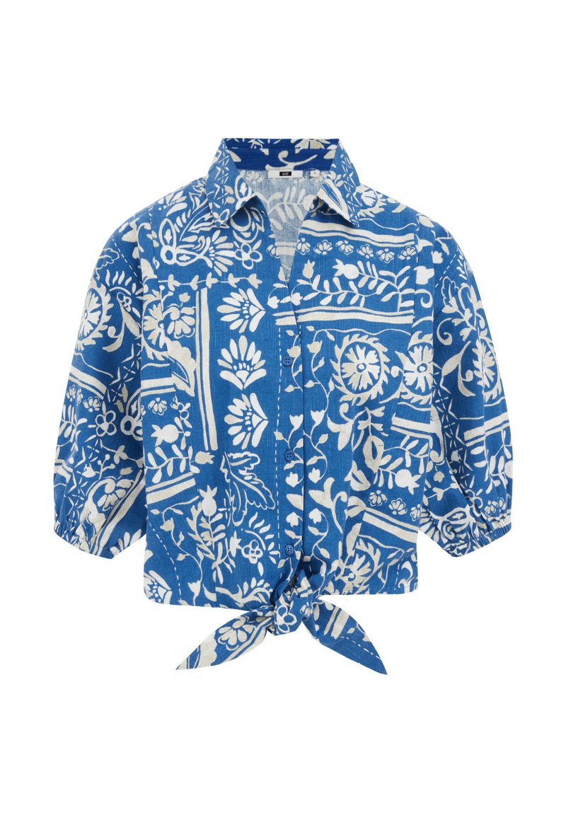 Blaue und weiße kurzärmlige Bluse mit Blumenmuster und gebundenem Saum, mit einem Kragen und Knopfleiste.