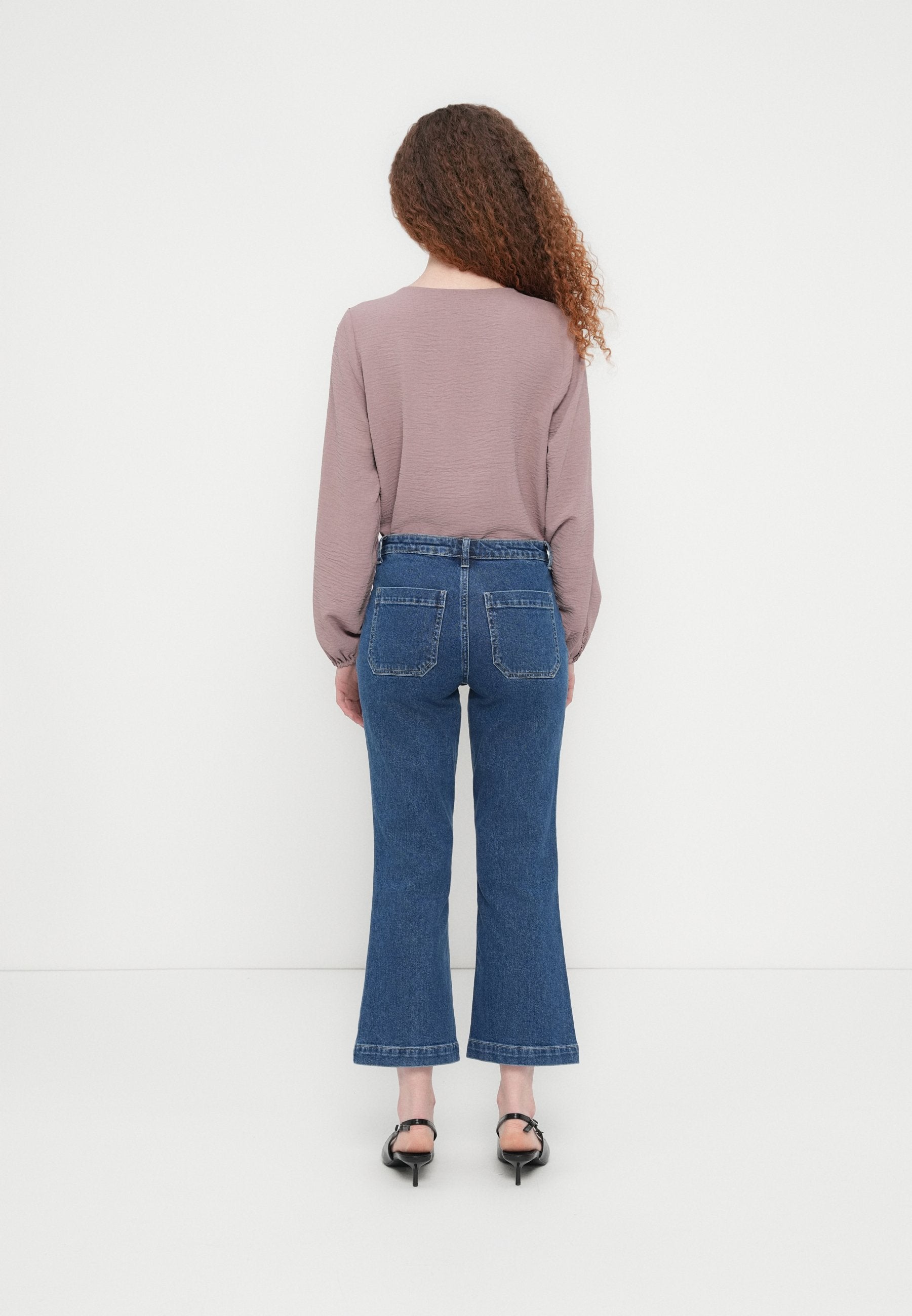 ONLEMILY CROP FLARE Media 4