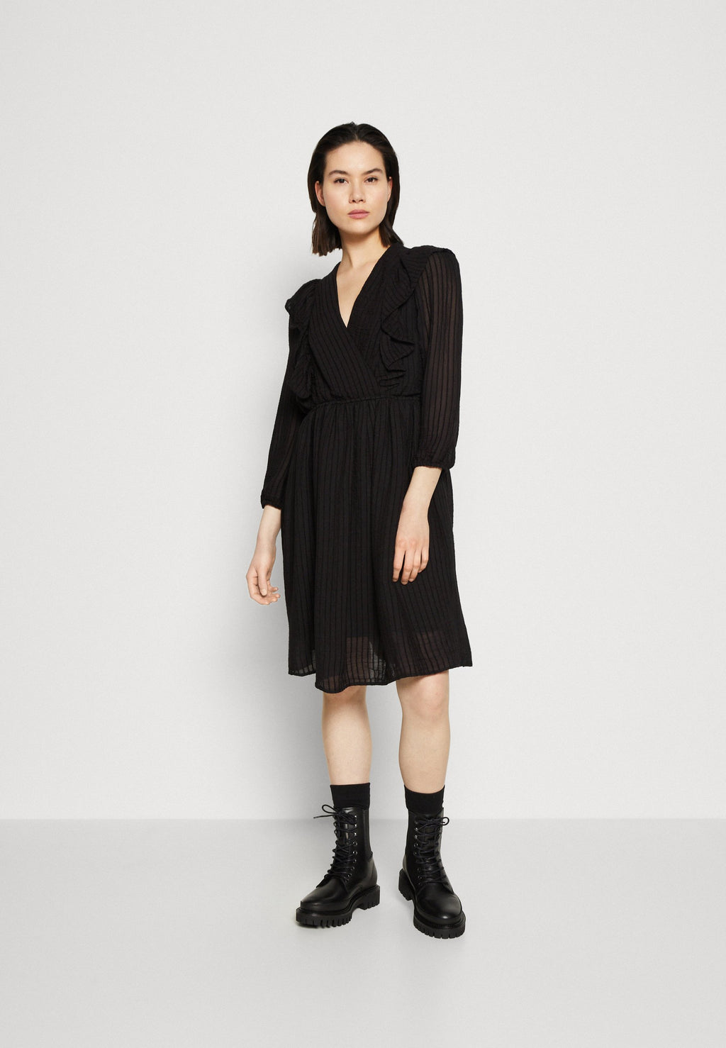 ONLLONDON DRESS Media 3