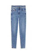 Blaue Jeans aus Denim mit schlanker Passform, Fünf-Taschen-Design und Reißverschluss. Verfügt über sichtbare Nähte und eine dezente Waschung für Textur.