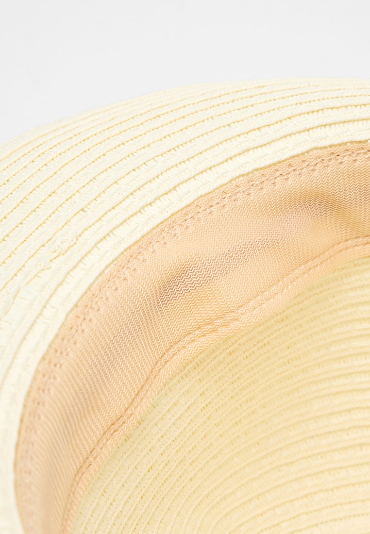 bugatti FEDORA