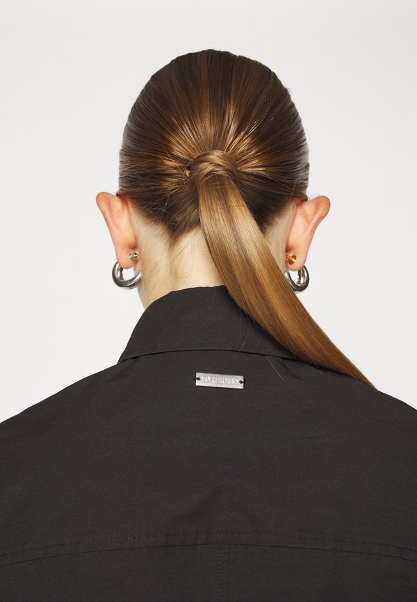 Han Kjøbenhavn  CROPPED WRAP SHIRT