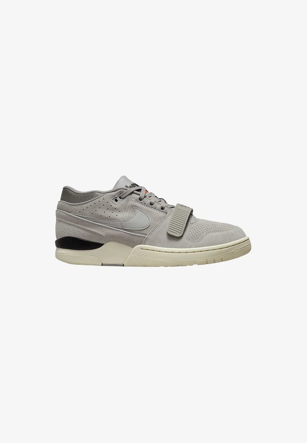 Nike Sportswear Trainers - grauschwarz