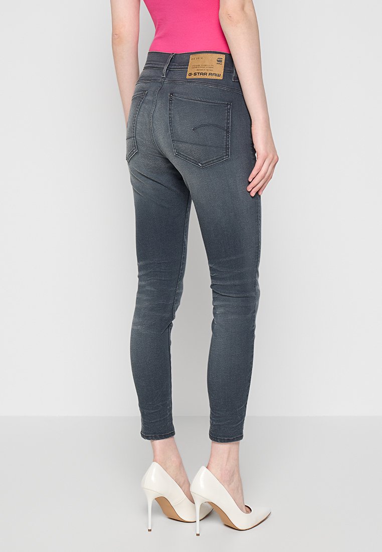 LHANA SKINNY Media 3