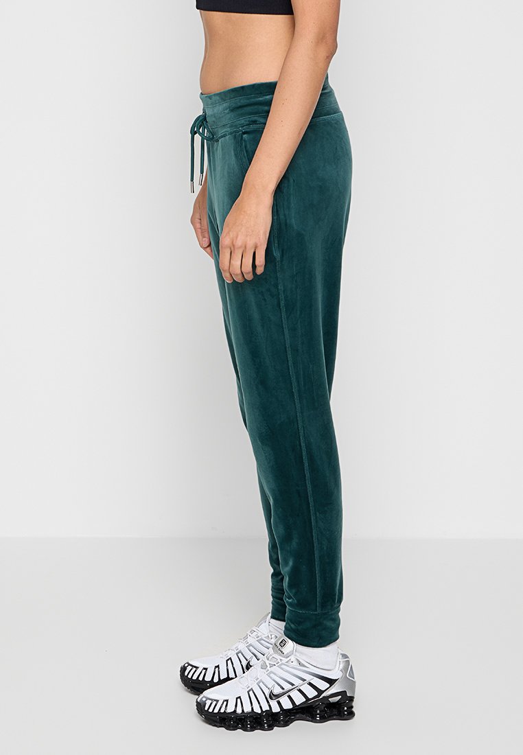 DKNY Sport SLIM FIT