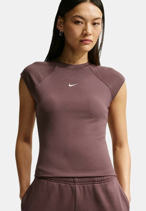 Nike Sportswear Basic T-shirt - brown