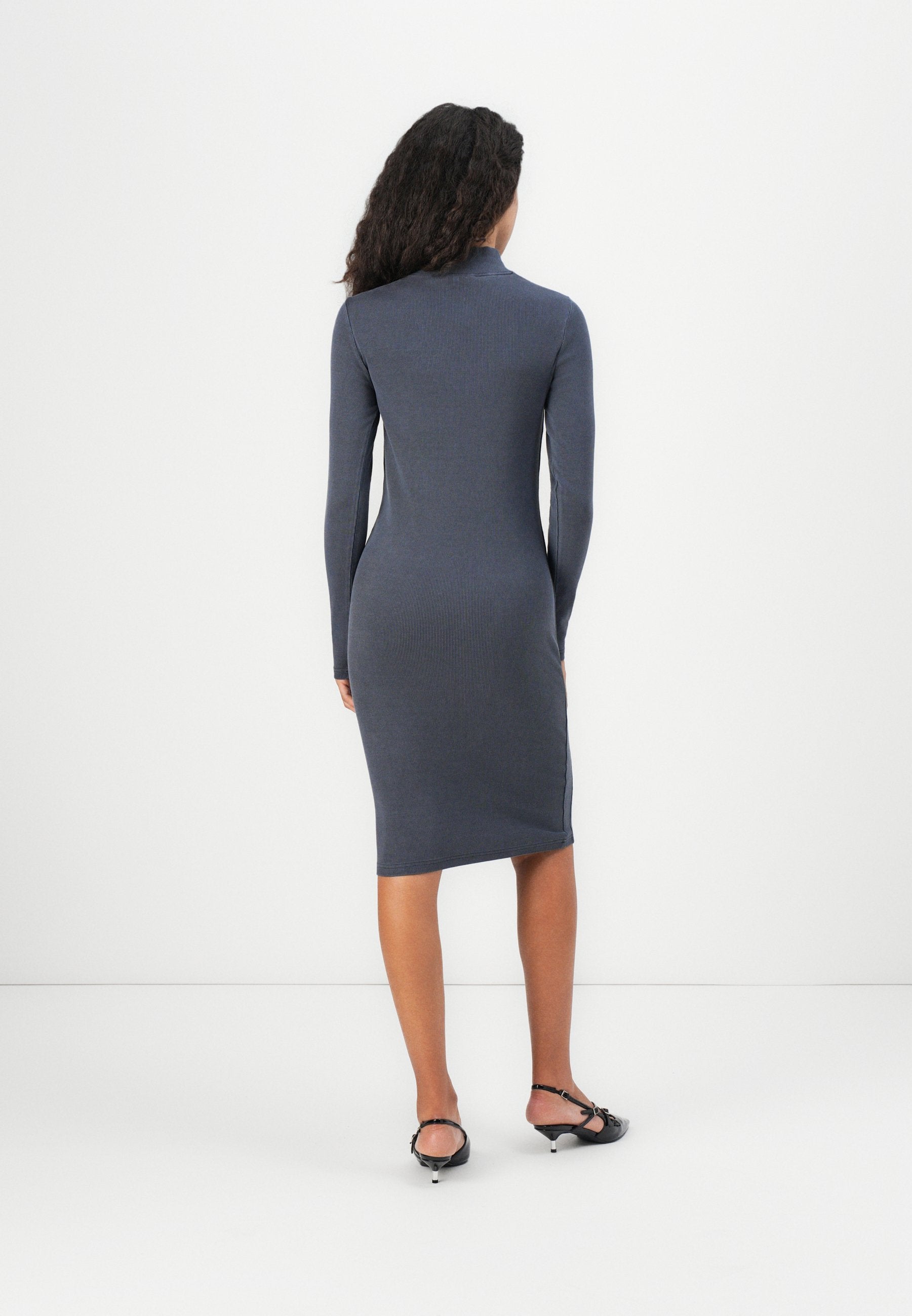 SLIM DRESS Media 4