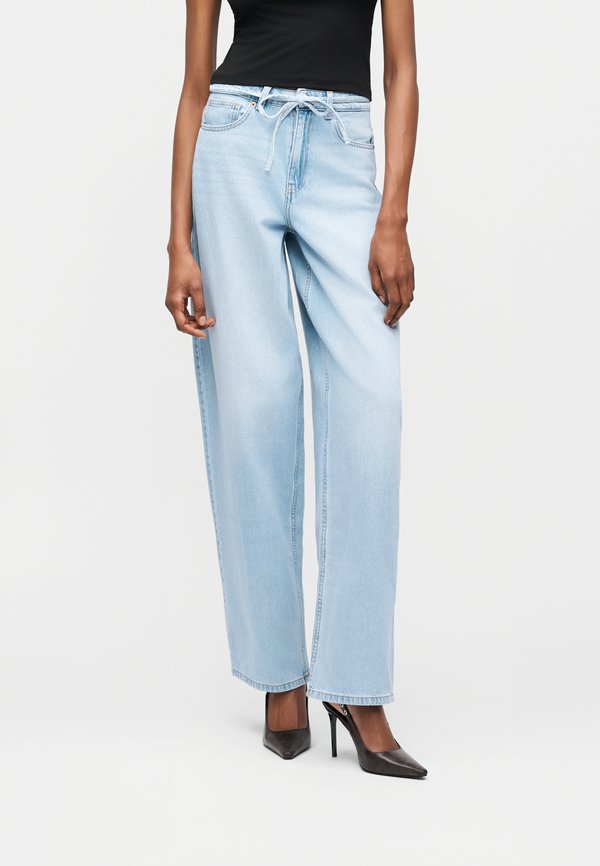 Vero Moda Tall VMESTELLE - Baggy Jeans - light blue denim