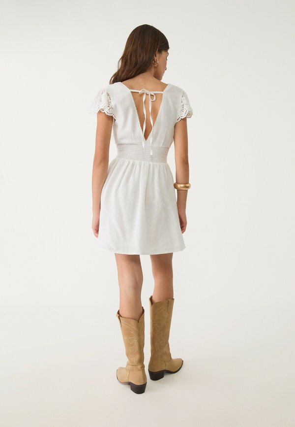 Stradivarius SHORT WITH OPENWORK SLEEVES