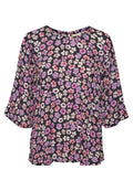 Schwarze, fließende Bluse mit einem floralem Muster in Rosa, Lila und Weiß, ausgestattet mit dreiviertel langen Glockenärmeln und einem kleinen Knopfverschluss im Rücken.