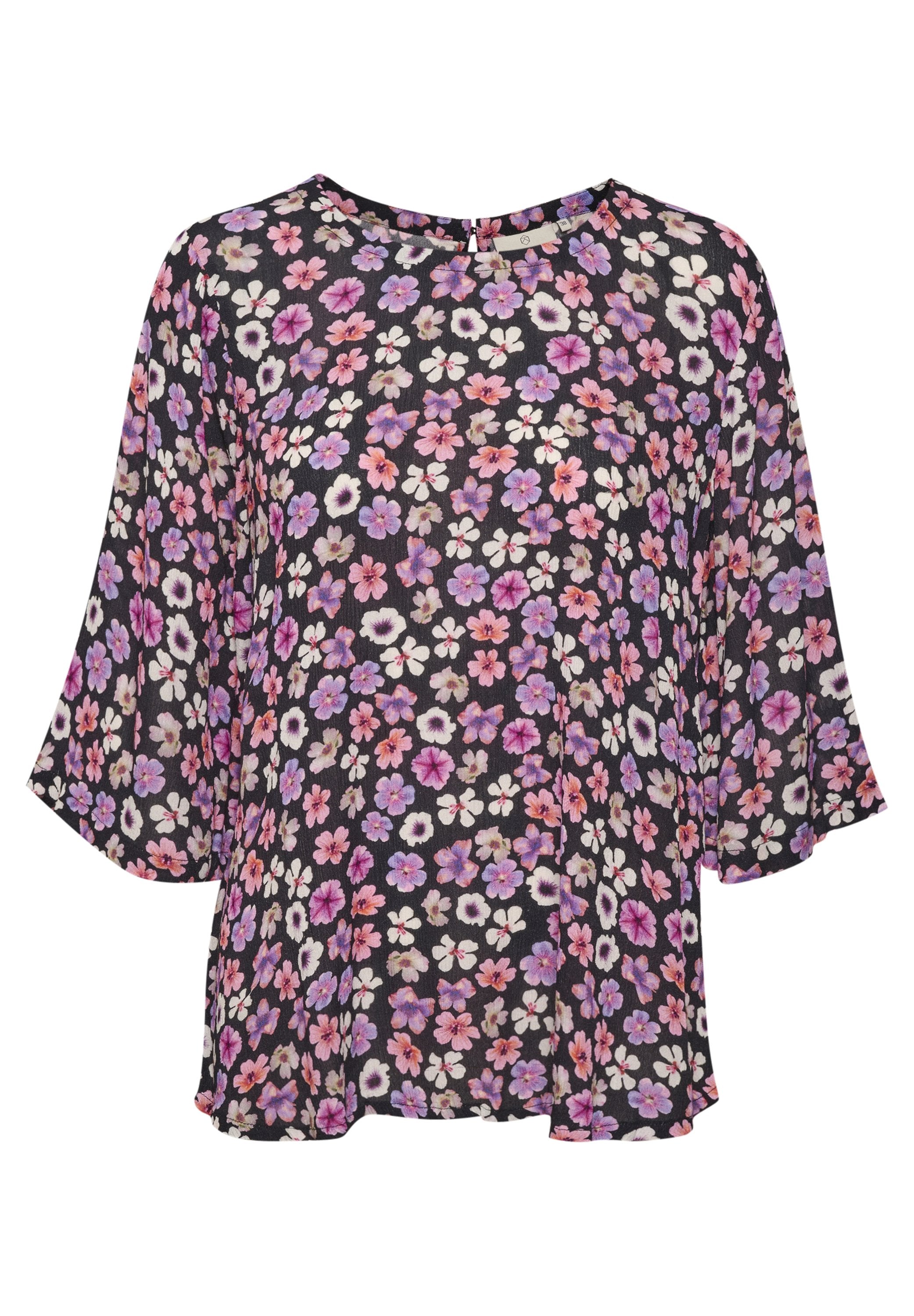 Schwarze, fließende Bluse mit einem floralem Muster in Rosa, Lila und Weiß, ausgestattet mit dreiviertel langen Glockenärmeln und einem kleinen Knopfverschluss im Rücken.