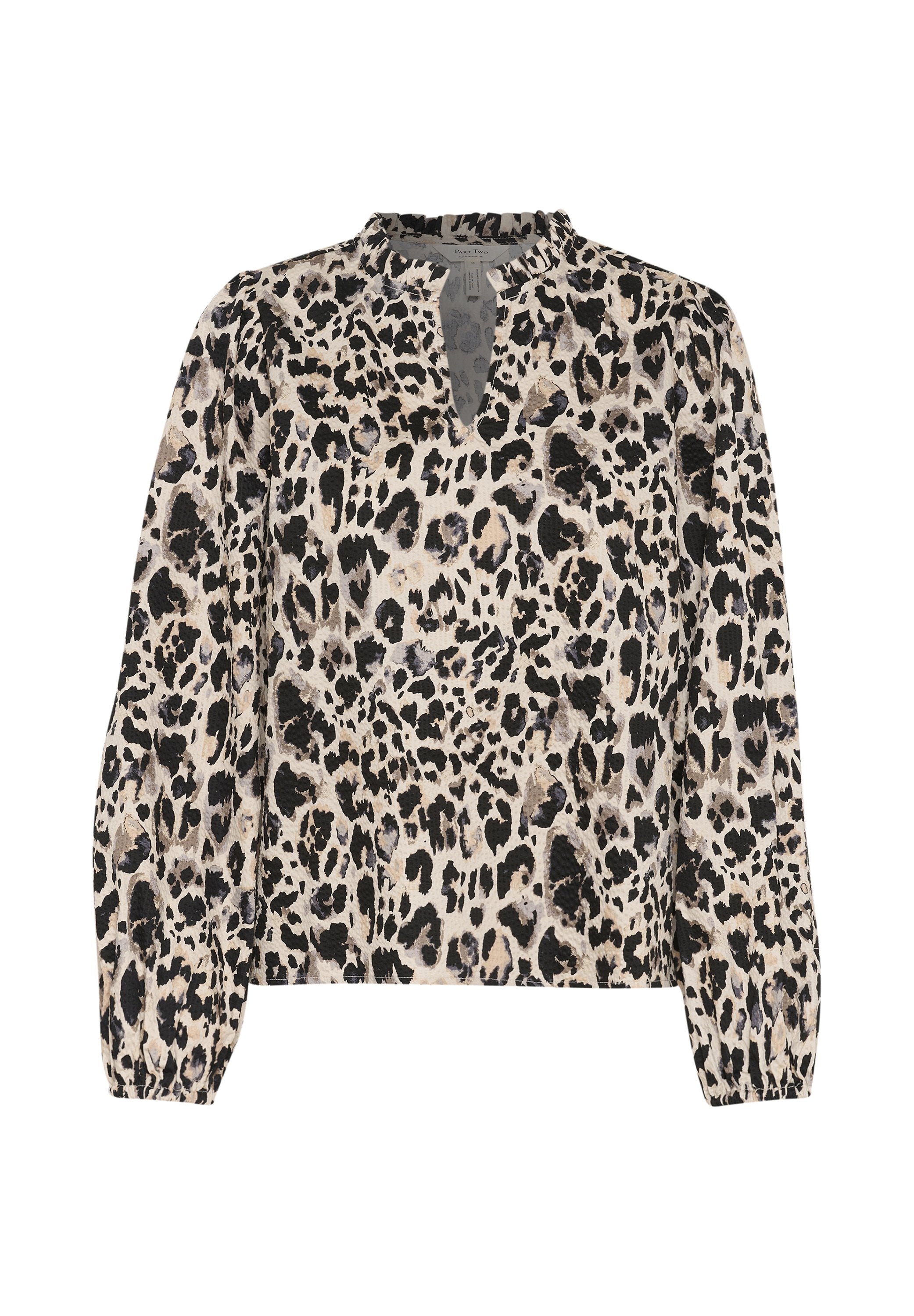 Leopardenmuster-Bluse mit V-Ausschnitt, langen Ärmeln und gerafften Manschetten. Der Stoff ist leicht mit einer glatten Textur in Beige-, Schwarz- und Brauntönen.