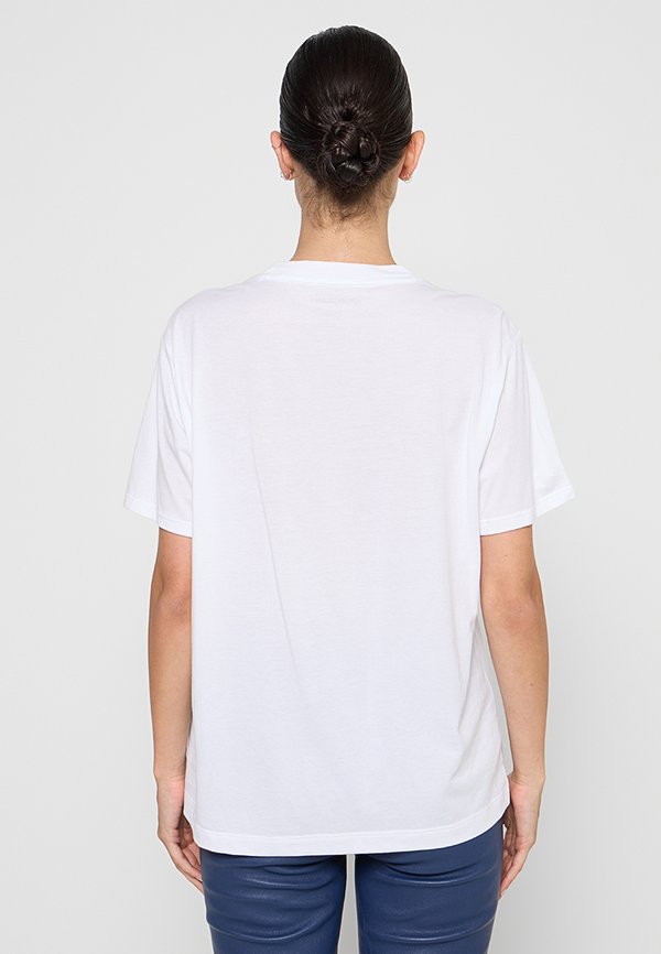DKNY