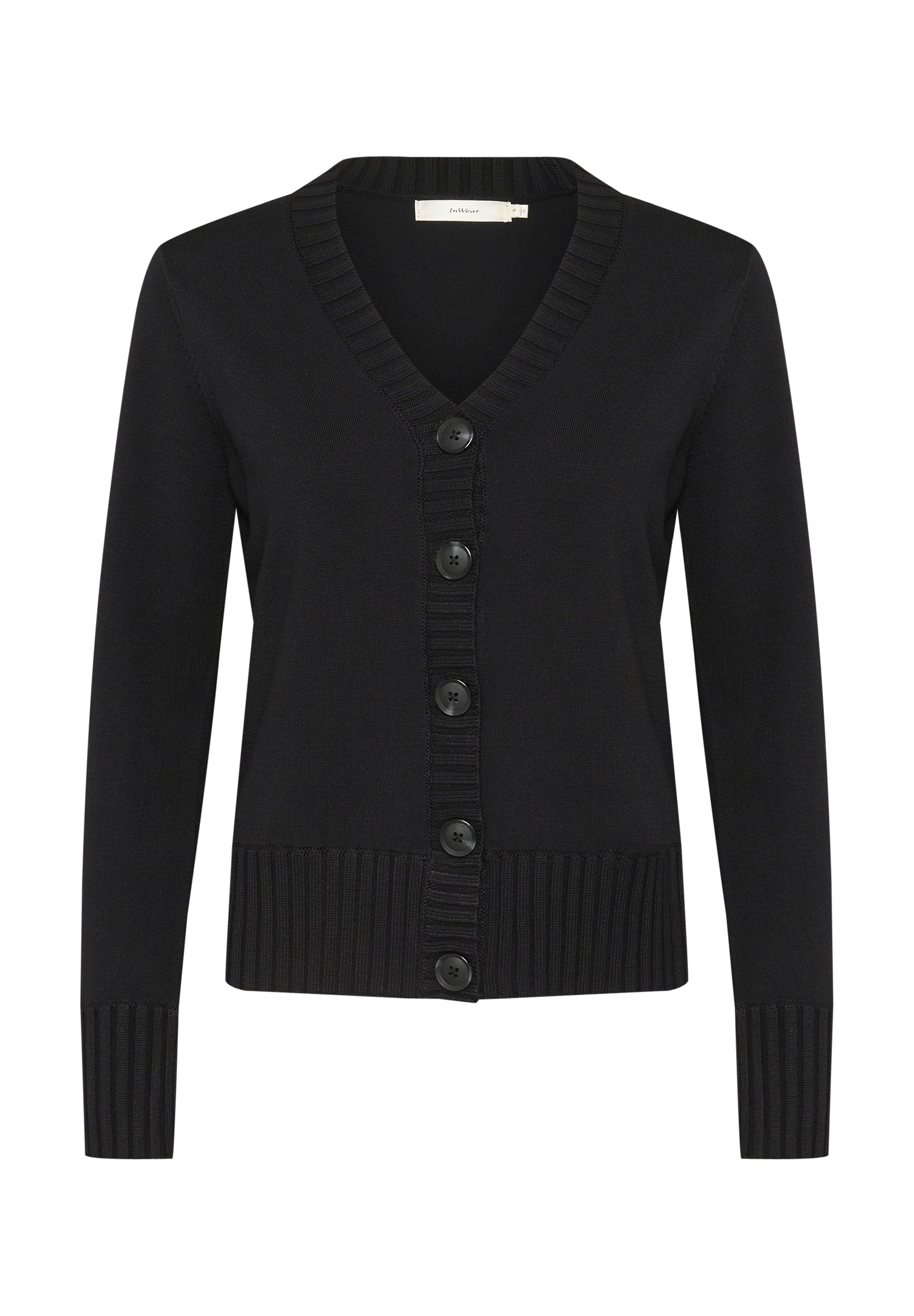 Schwarze Strickjacke mit V-Ausschnitt, gerippter Textur und sechs großen Knöpfen auf der Vorderseite. Lange Ärmel und ein taillierter Schnitt mit geripptem Saum.