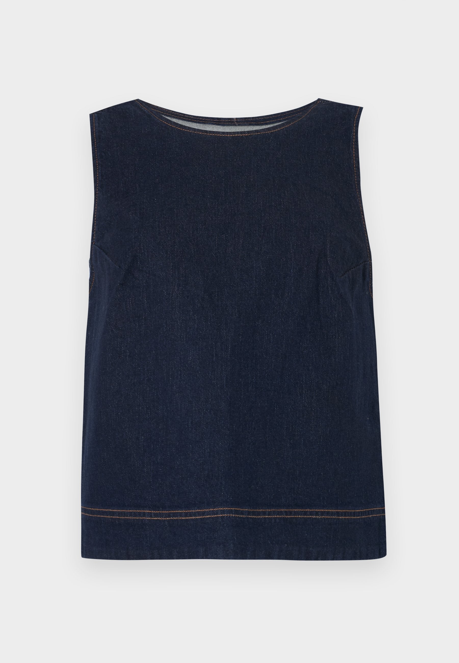 Marineblaues ärmelloses Denim-Top mit rundem Ausschnitt, seitlichen Nähten und kontrastierenden orangefarbenen Nähten am Saum. Einfaches, kastiges Design.