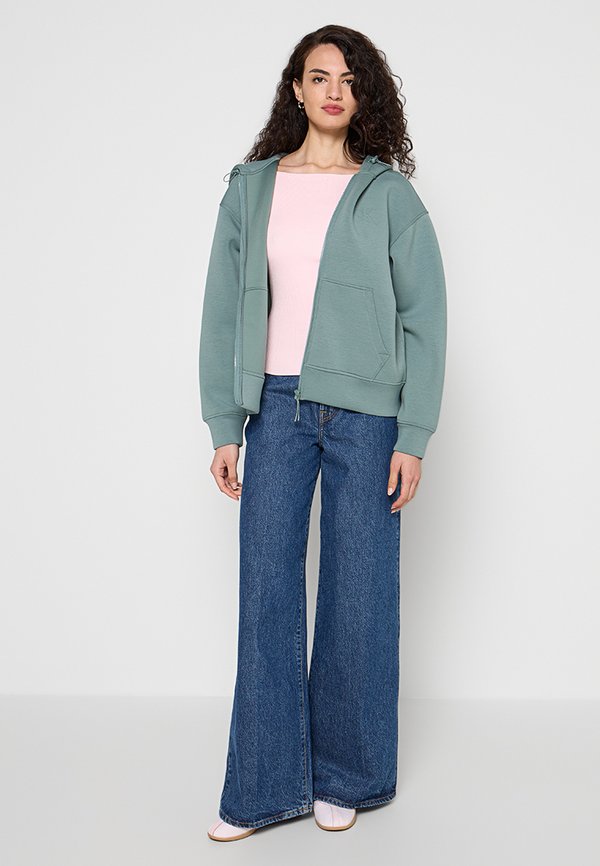 Calvin Klein Jeans