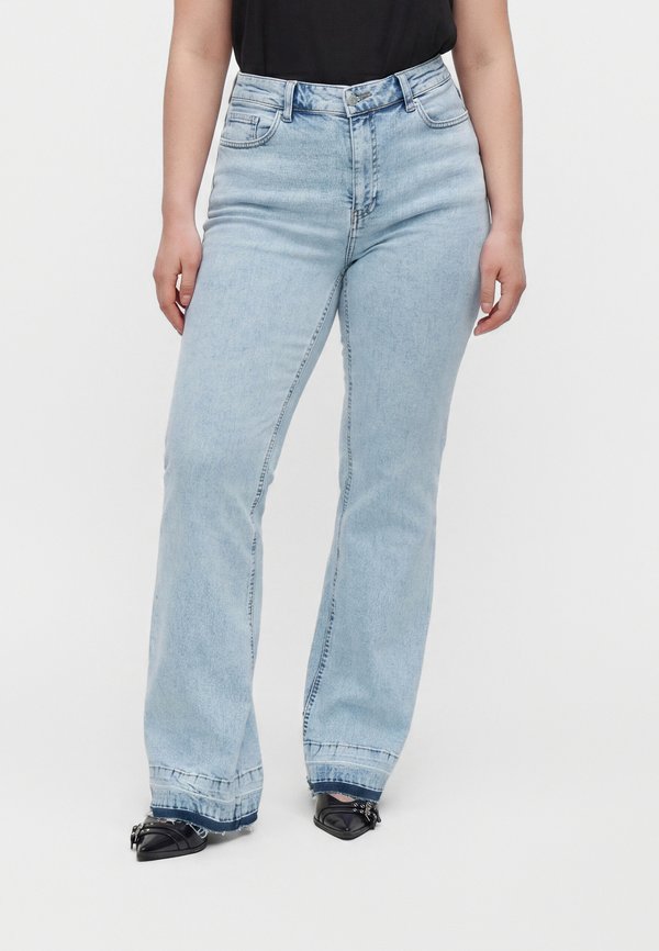 Vero Moda Curve VMCMARI SELINA - Flared Jeans - light blue denim