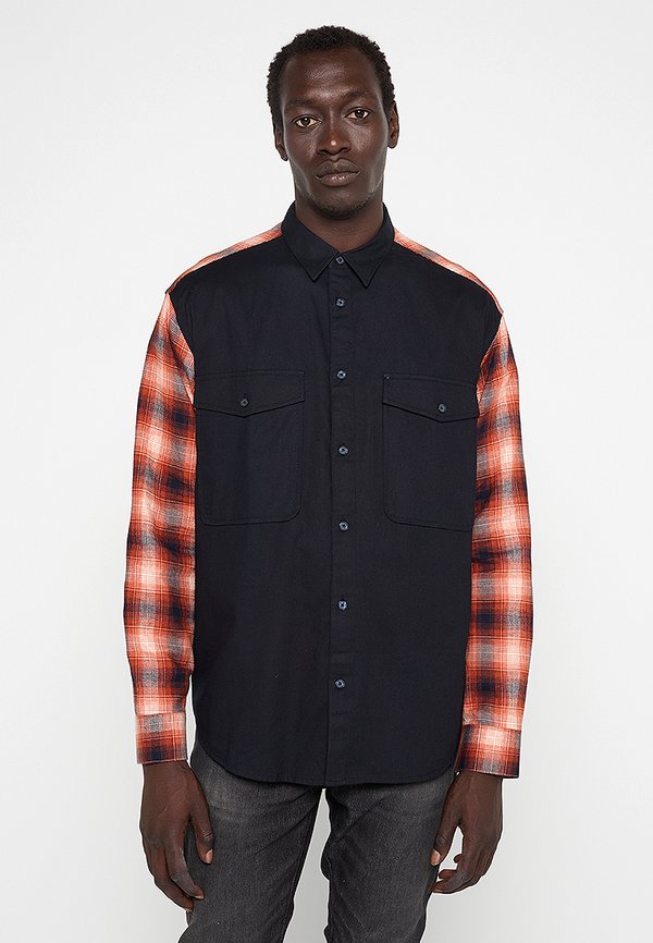 Armani Exchange LOOSE FIT